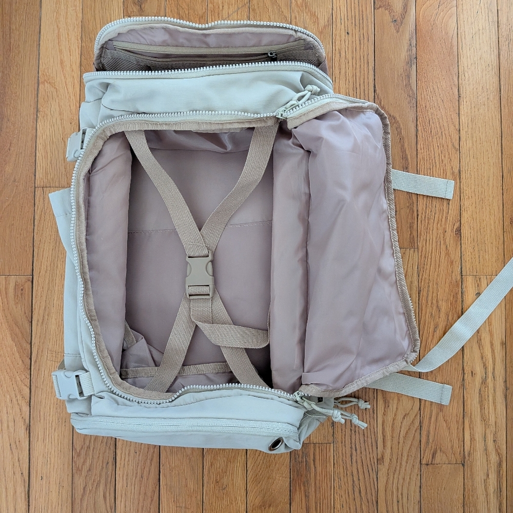 Versatile Cream Backpack - Picture 4 of 6